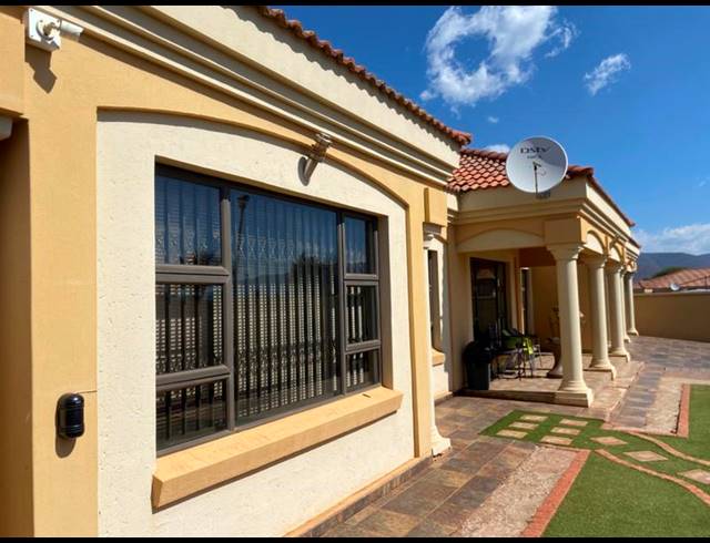 4 BEDROOM HOUSE FOR SALE IN CHROOM PARK